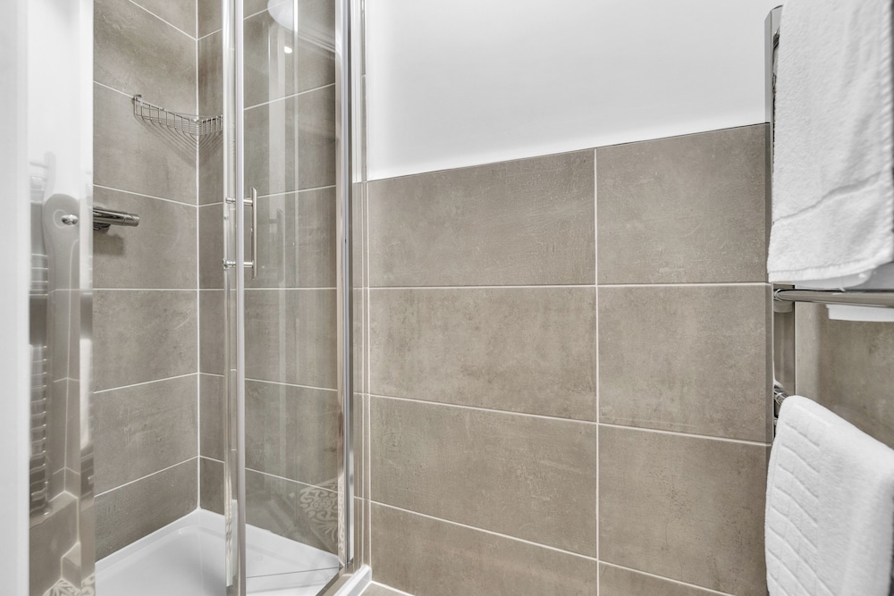 Bright And Spacious Flat With Garden