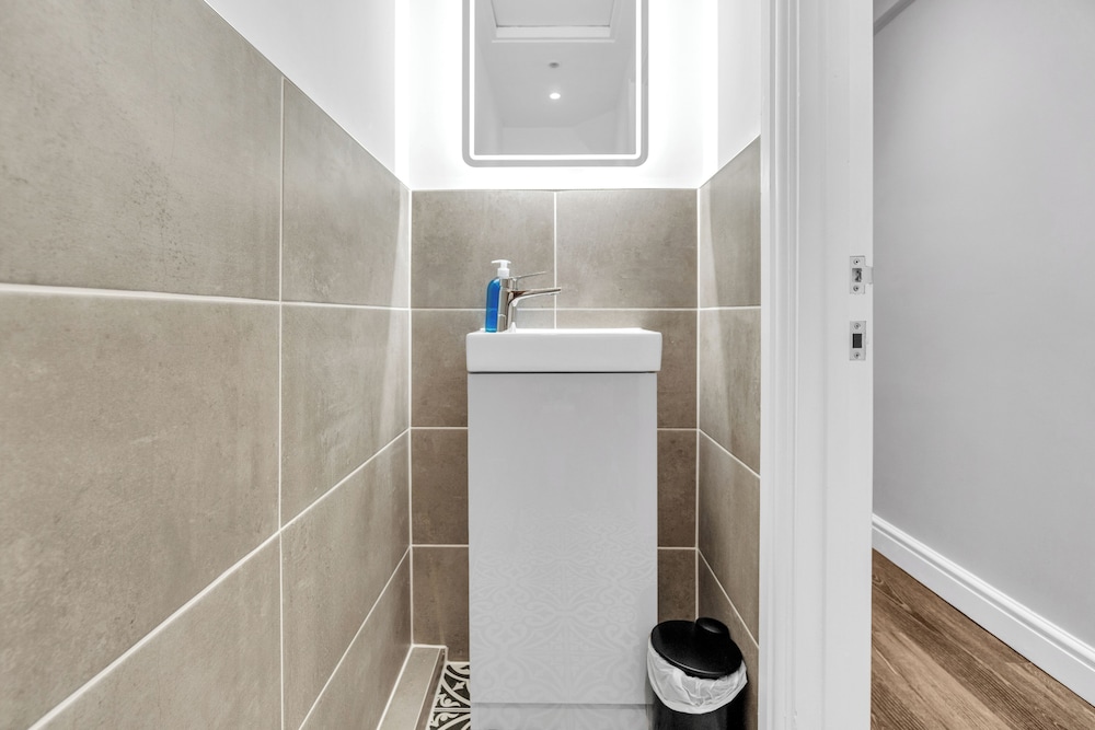 Bright And Spacious Flat With Garden