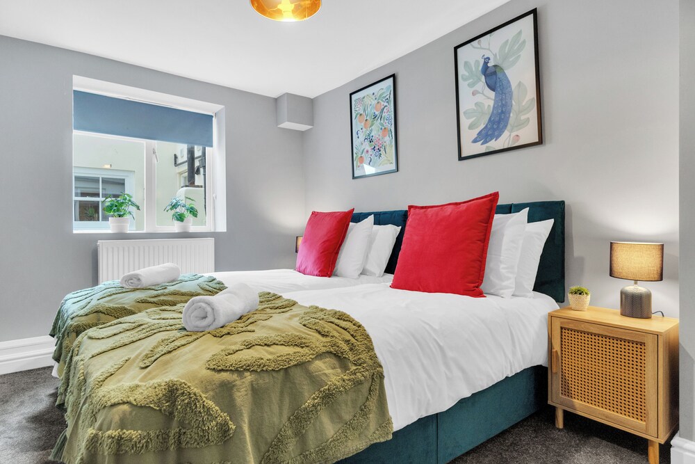 Bright And Spacious Flat With Garden