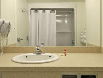 Super 8 by Wyndham Mississauga