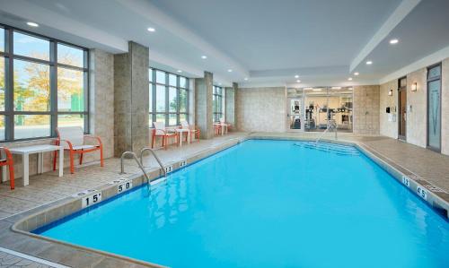 Holiday Inn Hotel & Suites Oakville @ Bronte