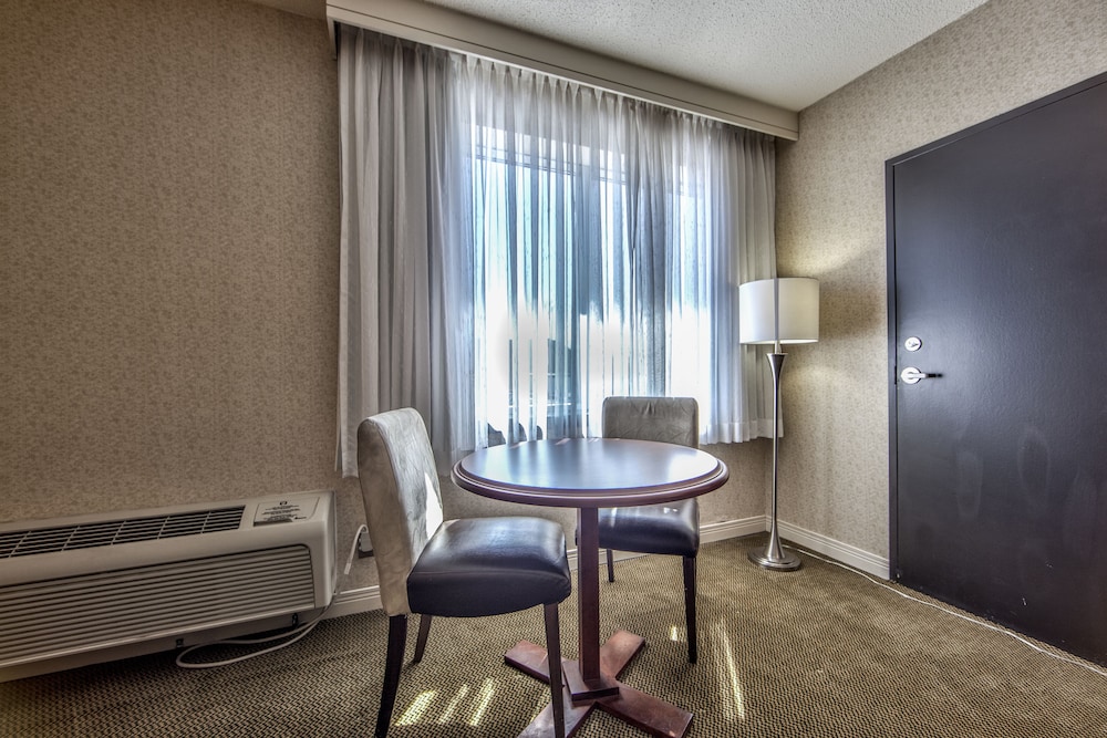 Radisson Hotel Montreal Airport