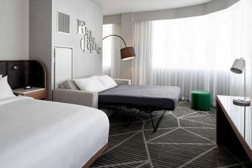 Renaissance Montreal Downtown Hotel