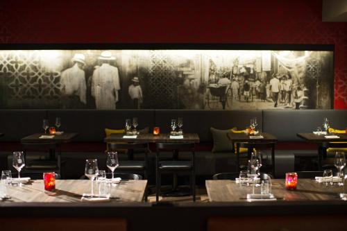 Renaissance Montreal Downtown Hotel