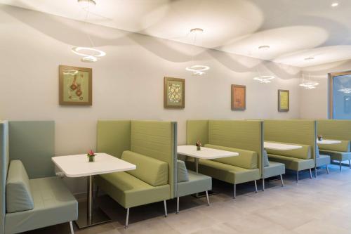 Hampton by Hilton Rome East