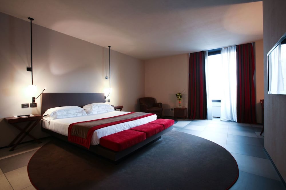 iH Exclusive Milano Ambasciatori