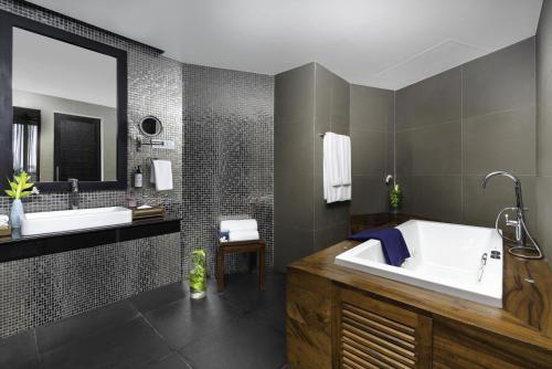 NH Bentota Ceysands Resort