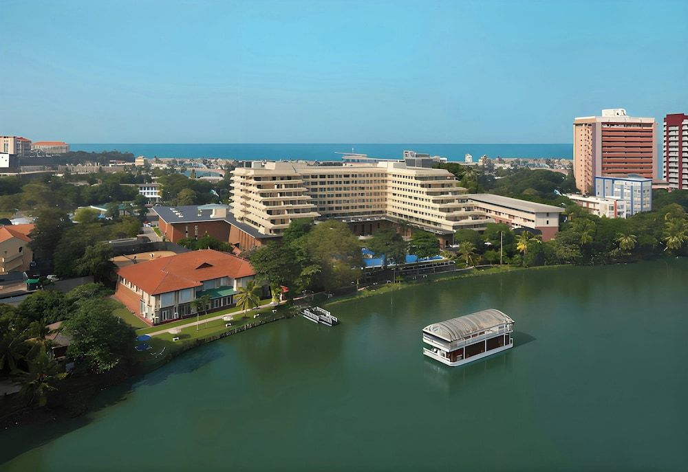 Cinnamon Lakeside Colombo 