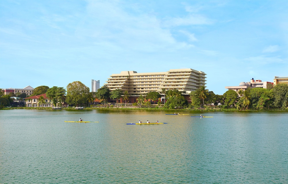 Cinnamon Lakeside Colombo 