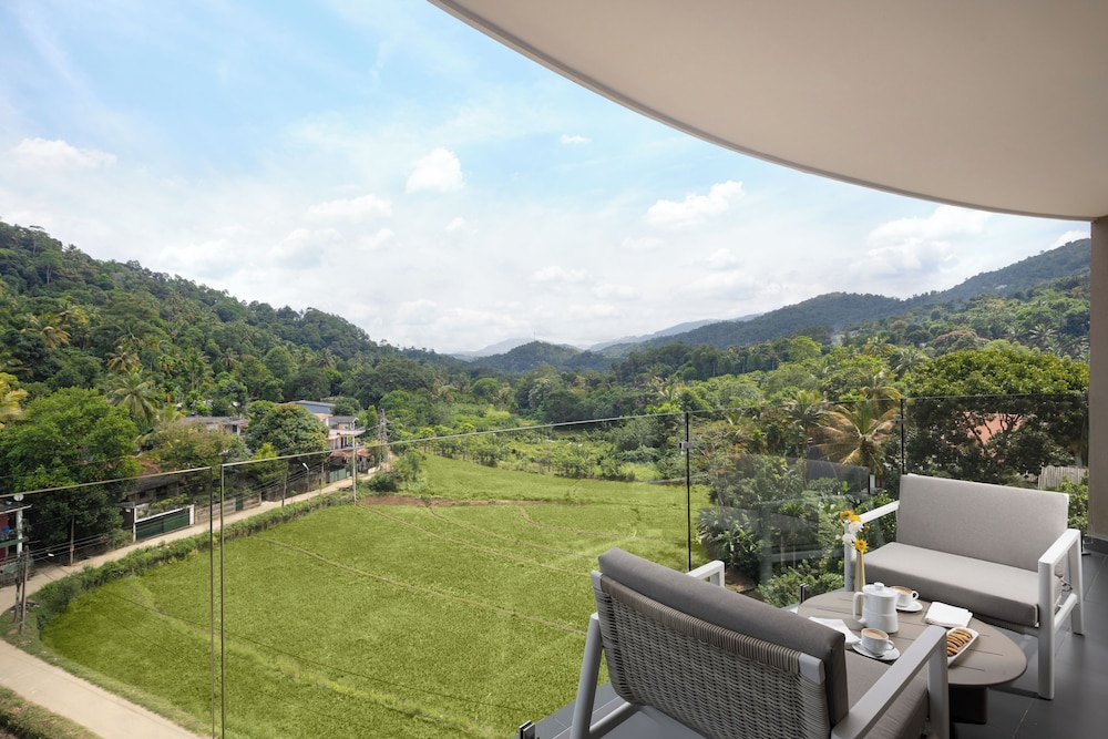 The Golden Crown Kandy