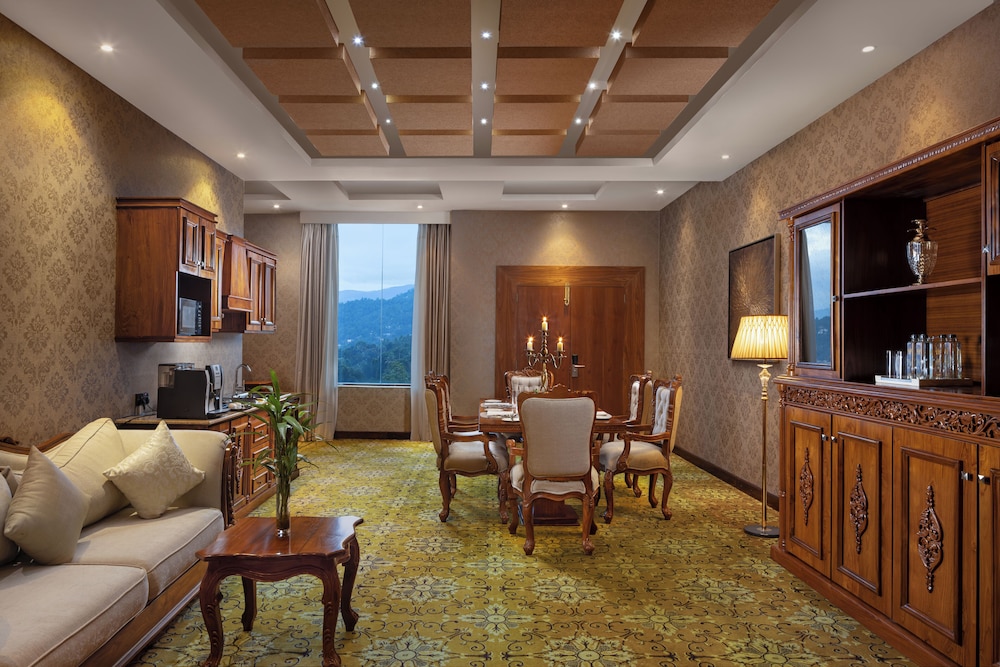 The Golden Crown Kandy