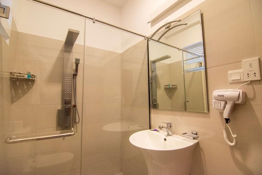 Ella Royal Ace Hotel