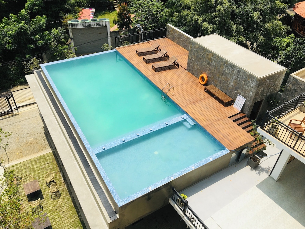 Ella Royal Ace Hotel