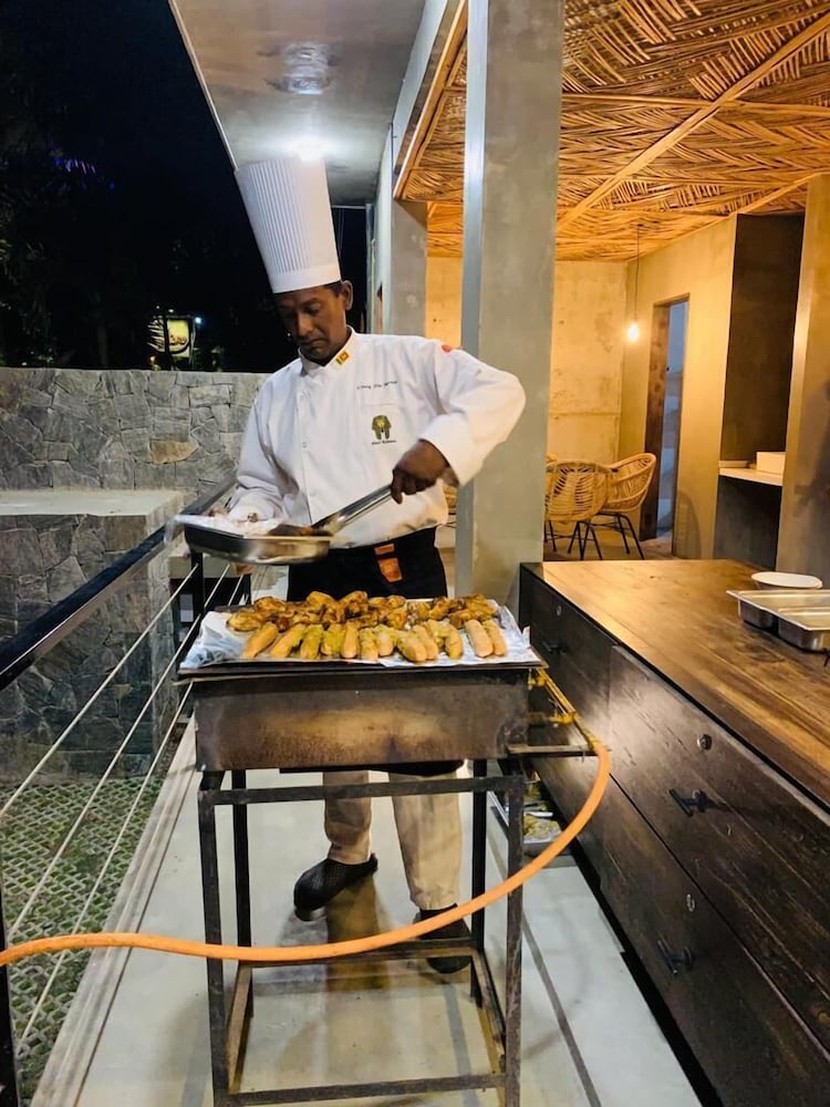 Ella Royal Ace Hotel