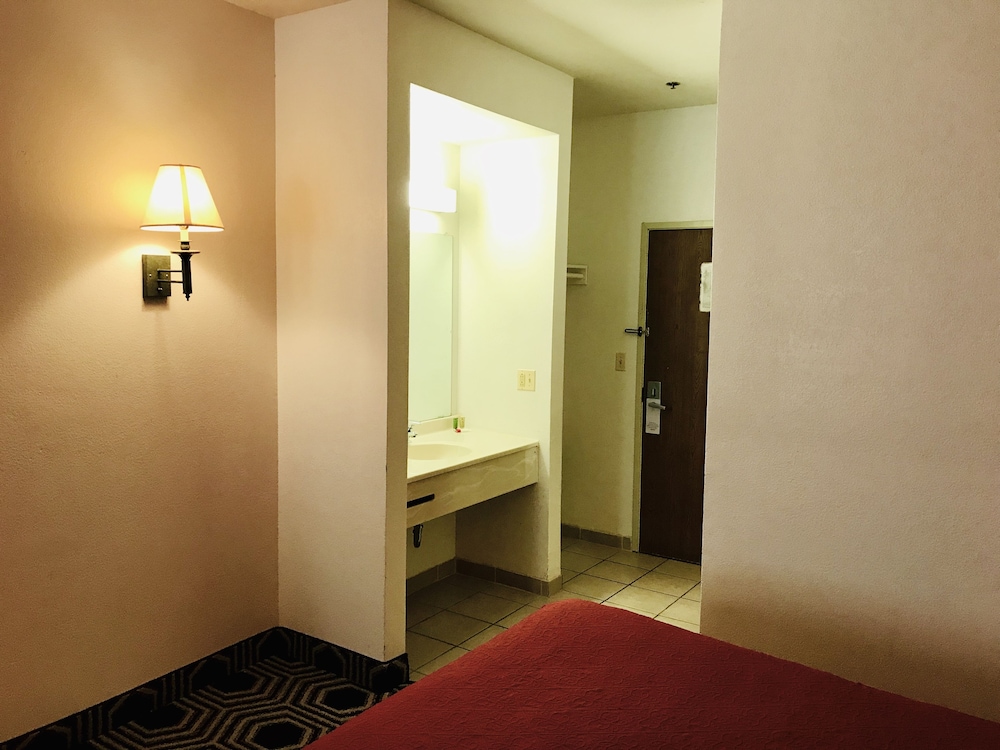 Kings Inn By OYO Calumet Park I-57