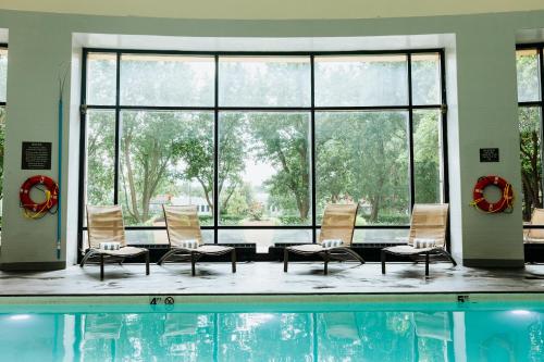 DoubleTree Suites by Hilton Hotel & Conference Center Chicago-Downers Grove