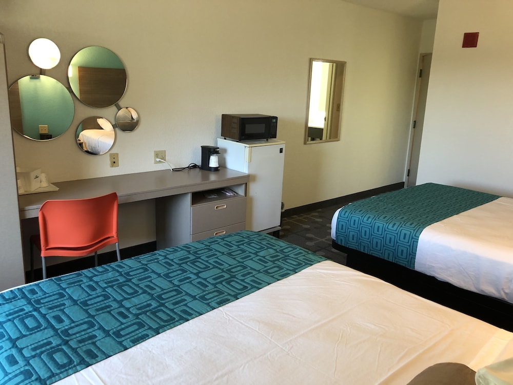 Red Lion Inn & Suites Elk Grove Village