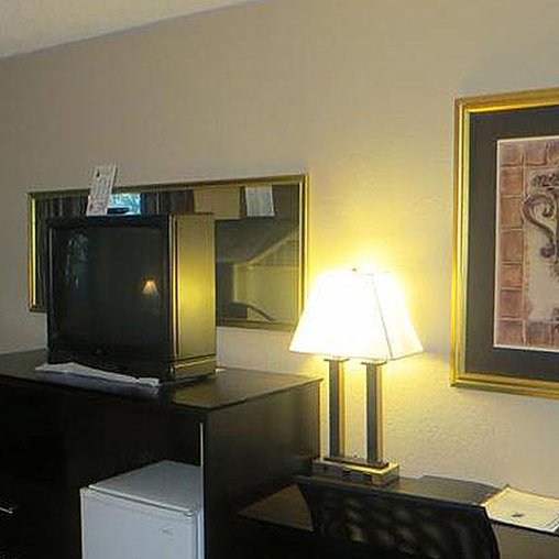 Days Inn by Wyndham Waukegan