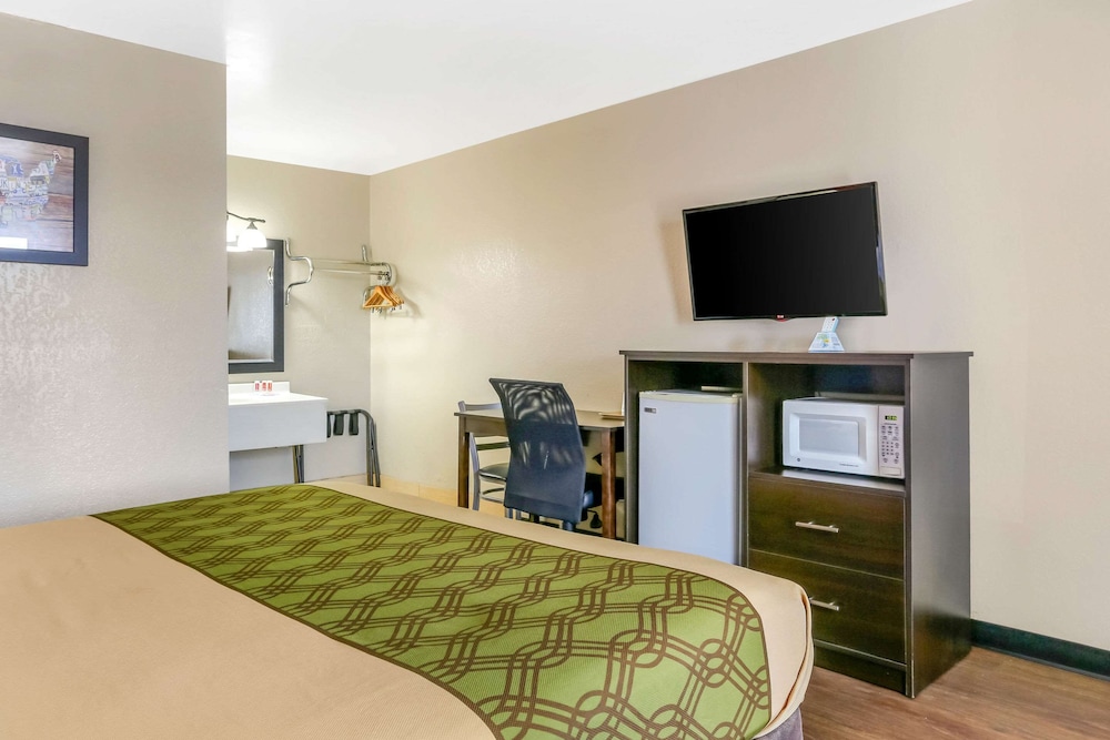 Econo Lodge Shorewood