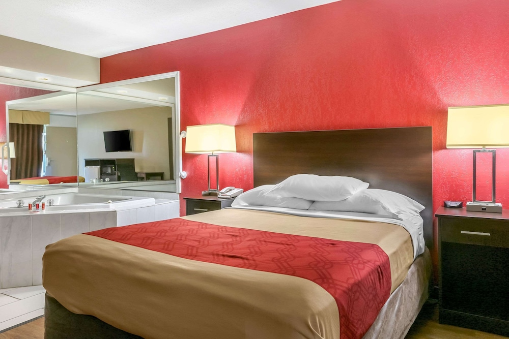 Econo Lodge Shorewood