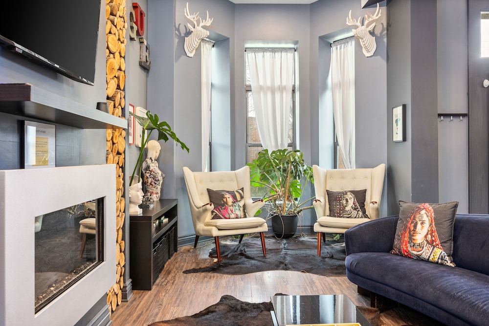 Mccormick Place Guest House