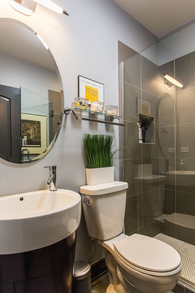 Mccormick Place Guest House