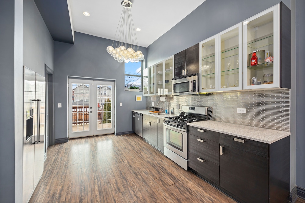 Mccormick Place Guest House