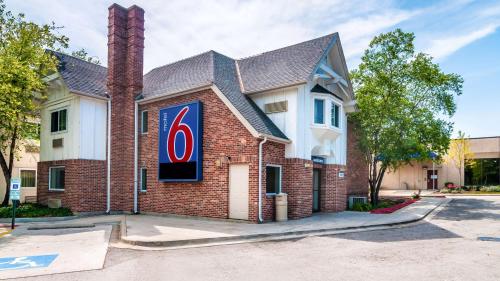 Motel 6 Chicago North Central-Arlington Heights