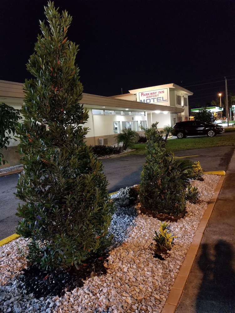 Parkway Inn Airport Motel