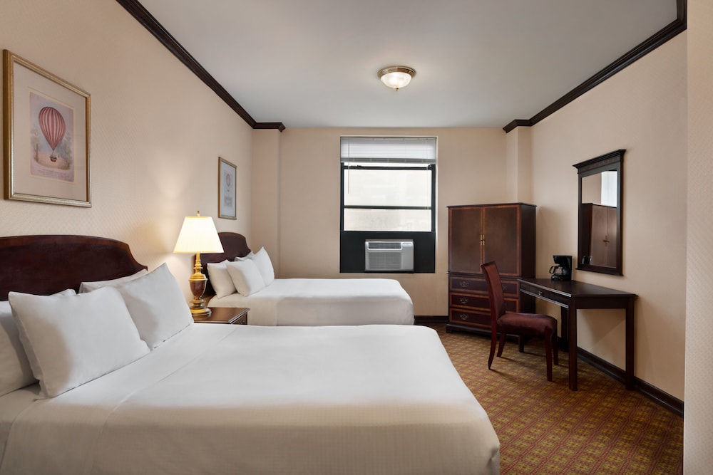 Night Hotel Broadway