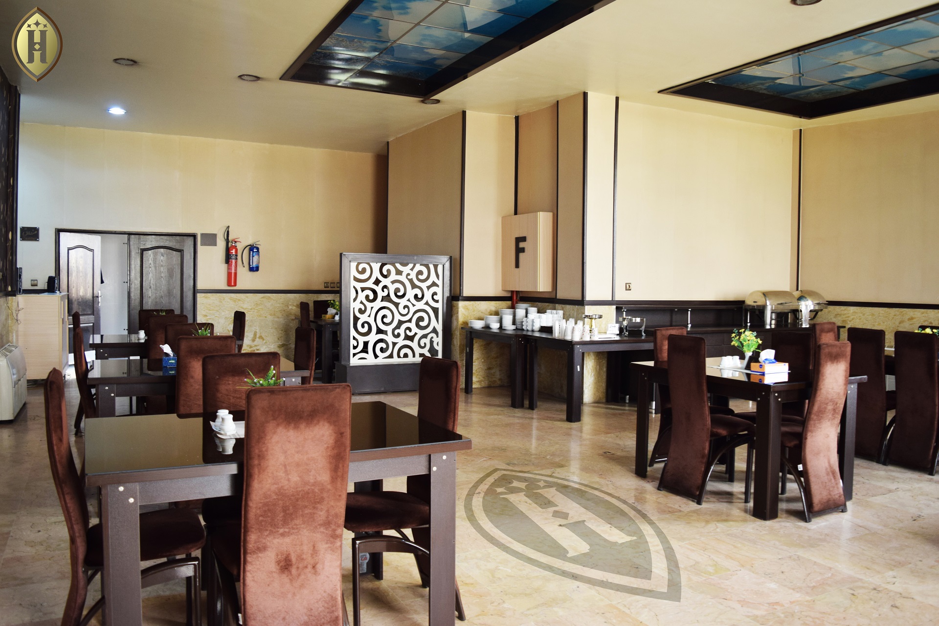 هتل آپارتمان ایرانیکا