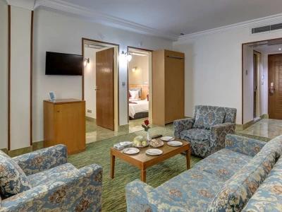 هتل جهانگردی ناهارخوران