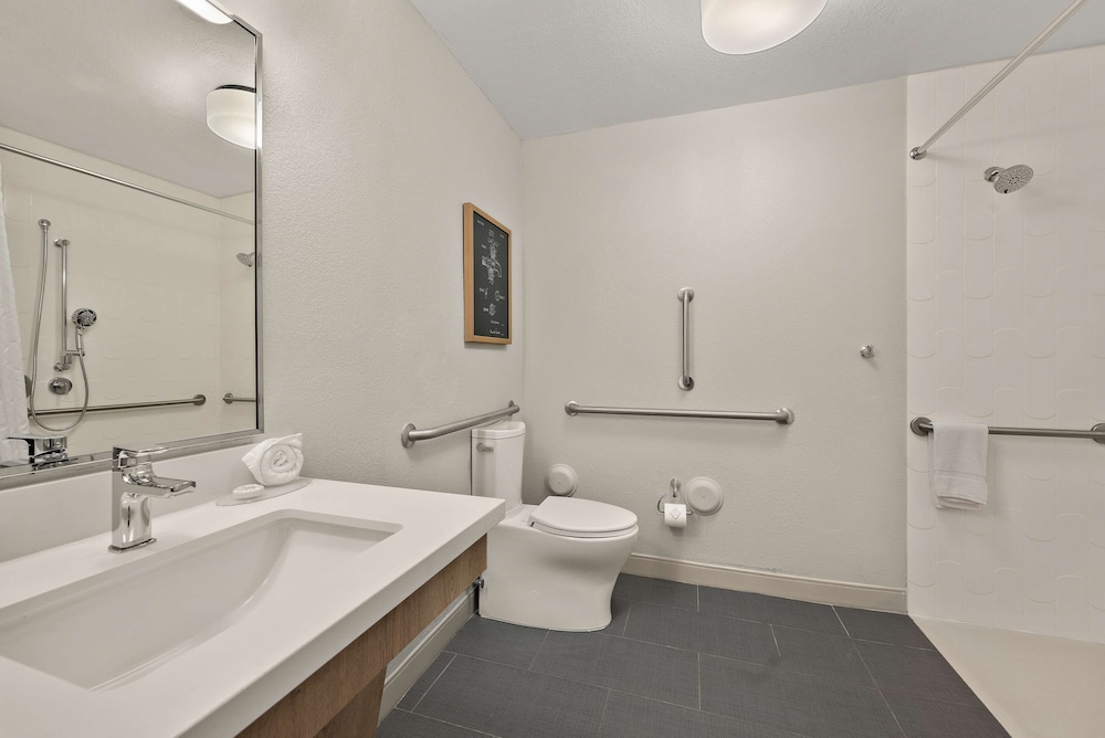 Sonesta Simply Suites Jersey City