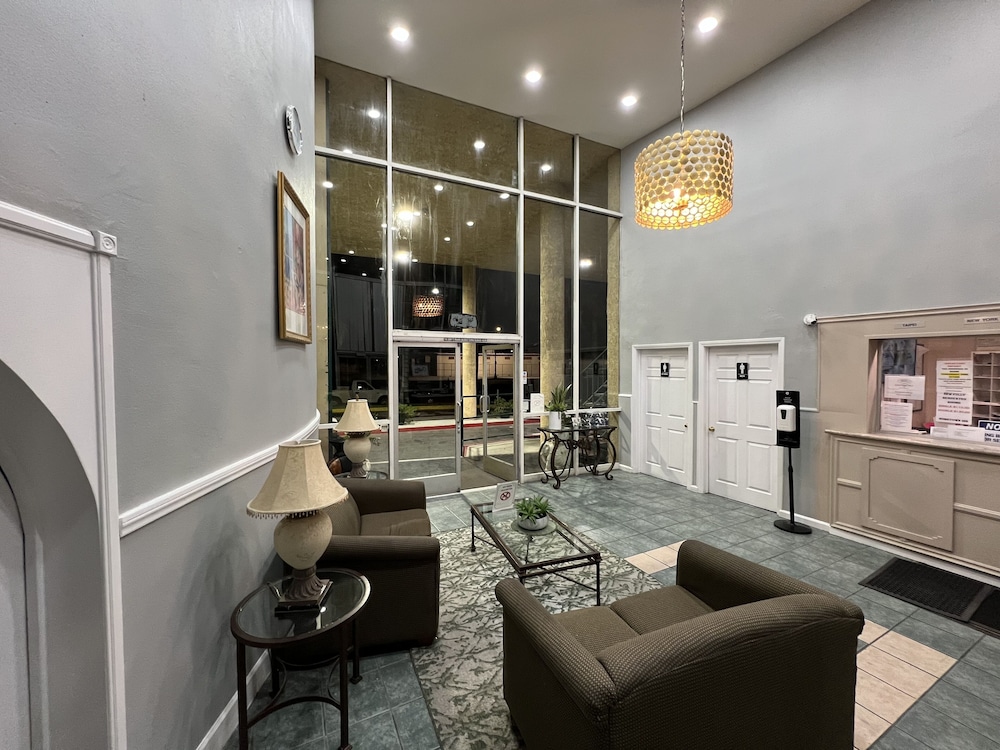 Hometown Inn By Jerry North Hills