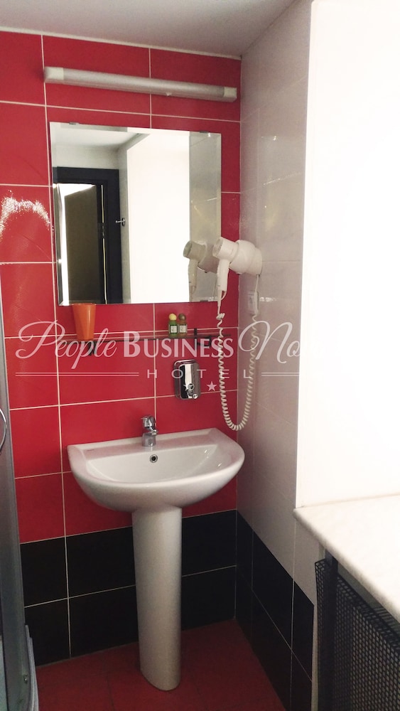 PEOPLE Business Novinsky Hotel
