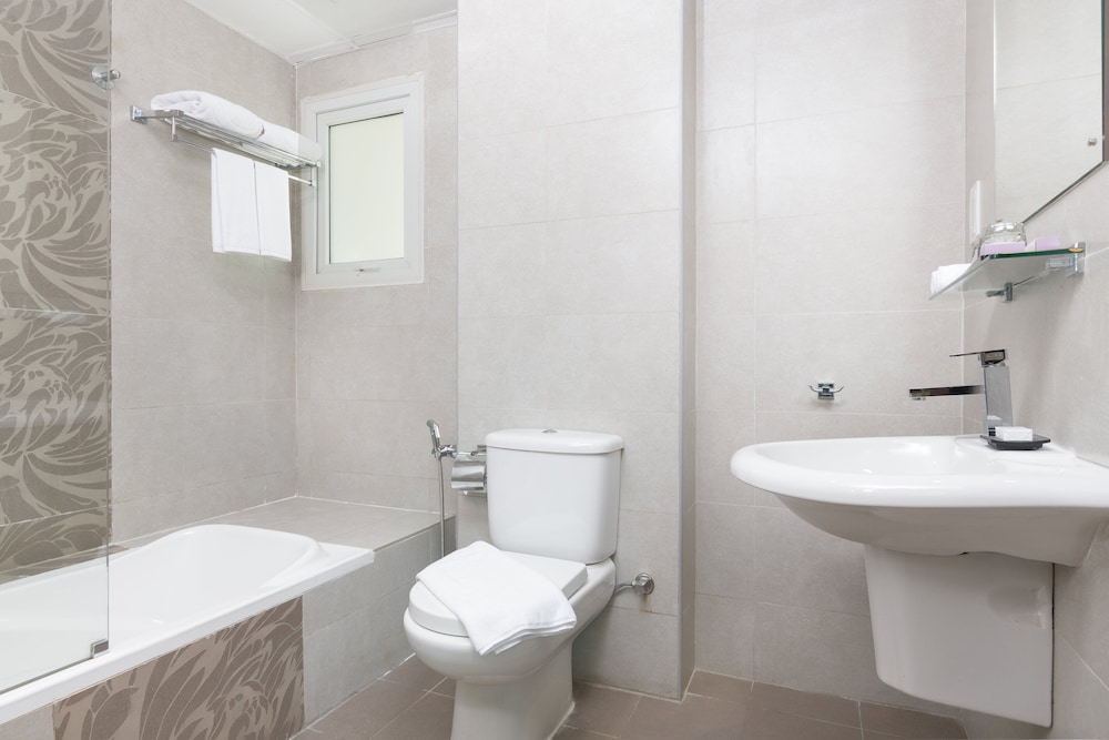 Al Hail Waves Hotel Managed by Centara