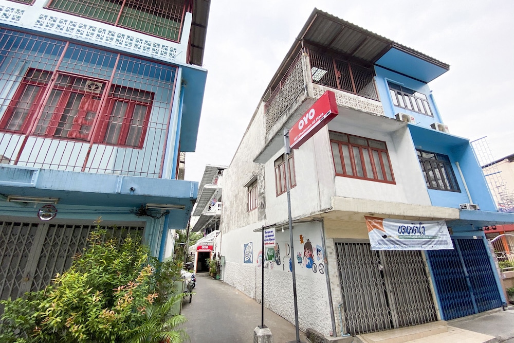 OYO 525 MRT Phetkasem 48 Place