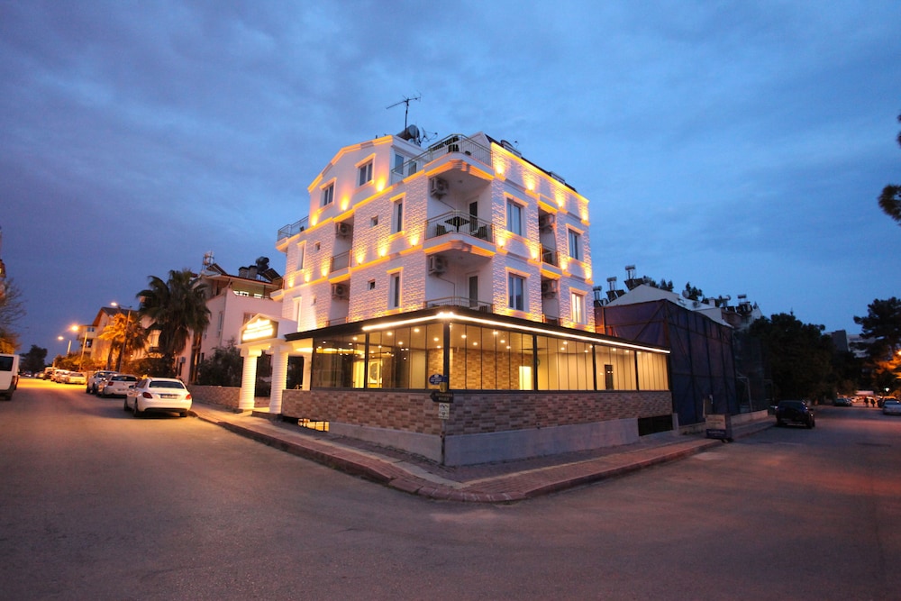 Golden Spark Hotel & Apart