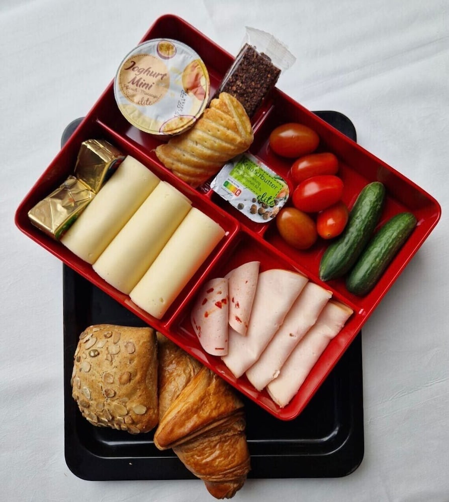 Aeronaut powered by Pearl 1 Living and Yachting Hospitality