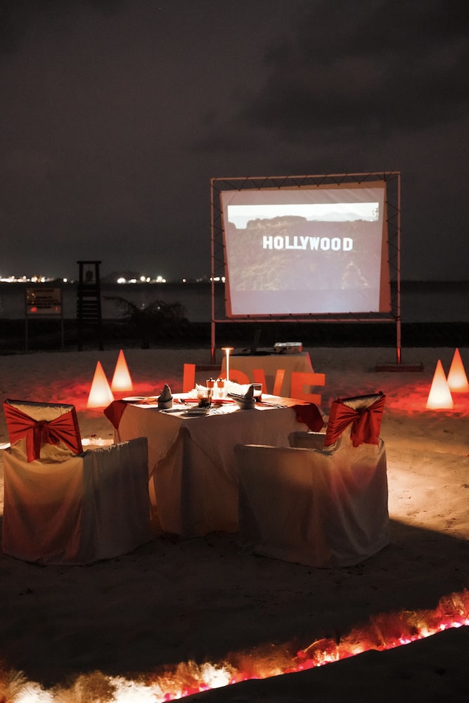 Centara Ras Fushi Resort & Spa Maldives