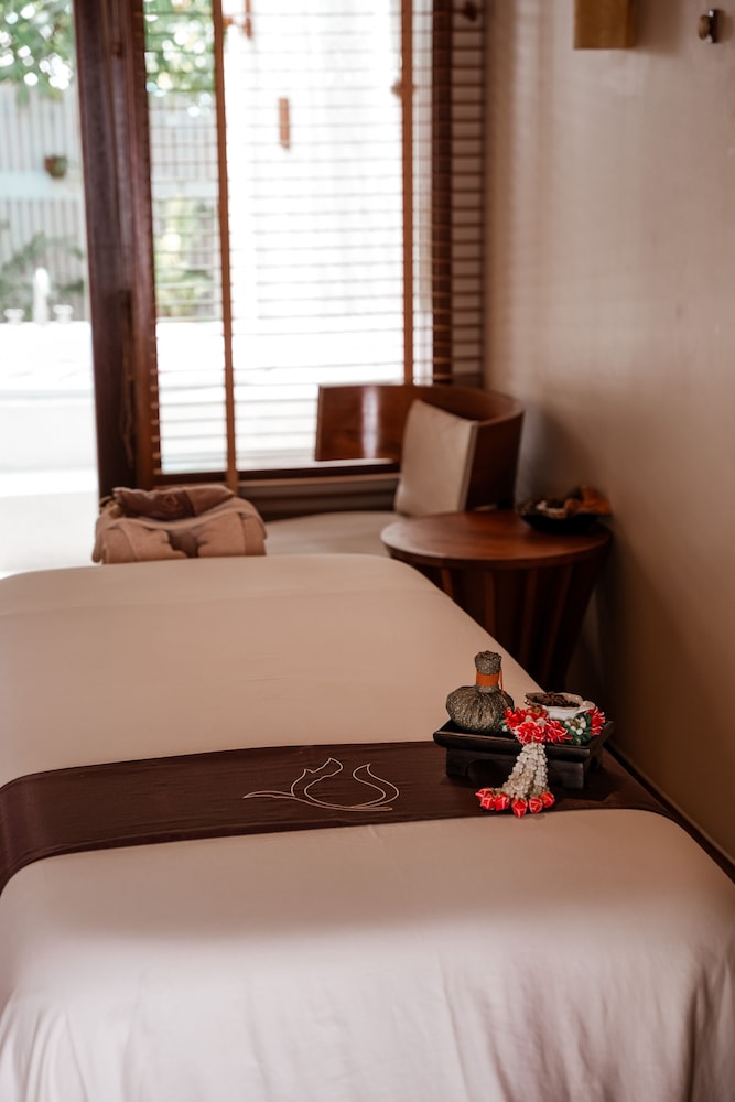 Centara Ras Fushi Resort & Spa Maldives