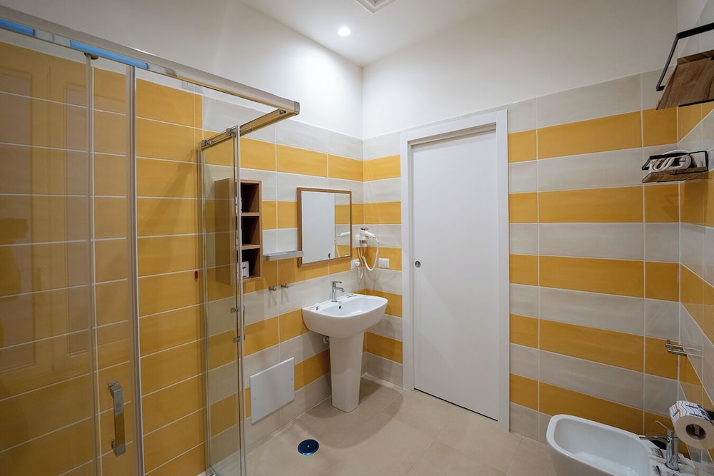 H. G. Boutique Toledo  Napoli Centro