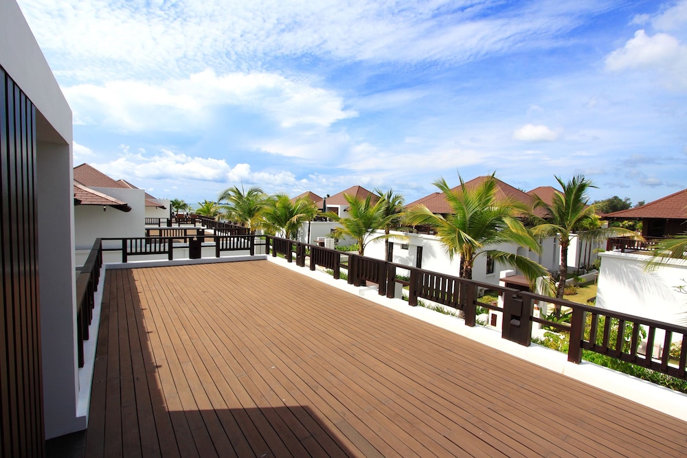 The Oriental Beach Pool Villa & Village