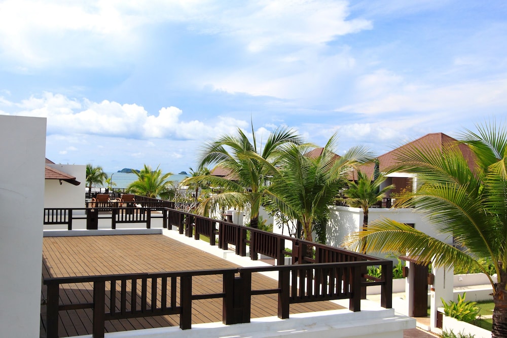 The Oriental Beach Pool Villa & Village
