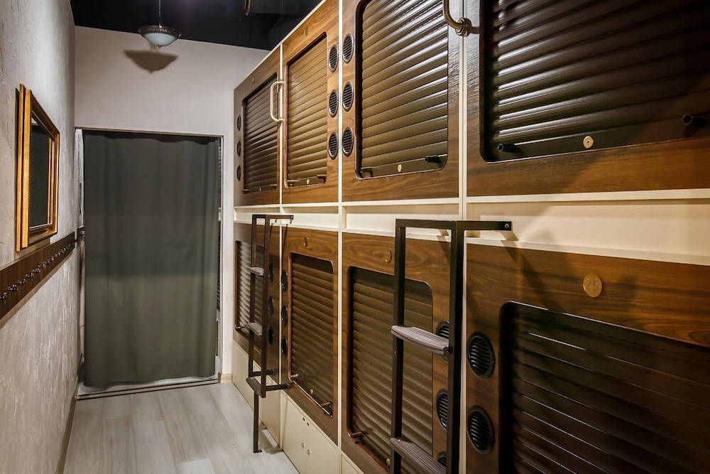 Capsule Hotel InterQUBE Tretyakovskaya