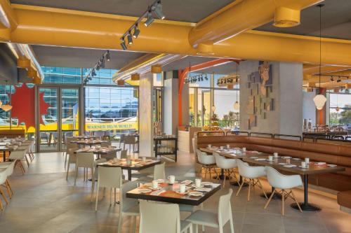 The WB Abu Dhabi, Curio Collection by Hilton