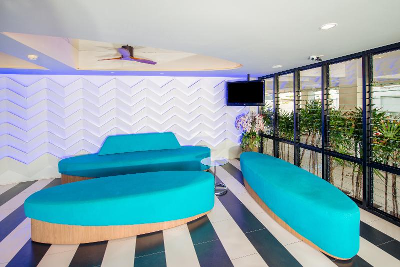 OYO 241 Ratana Hotel Sakdidet