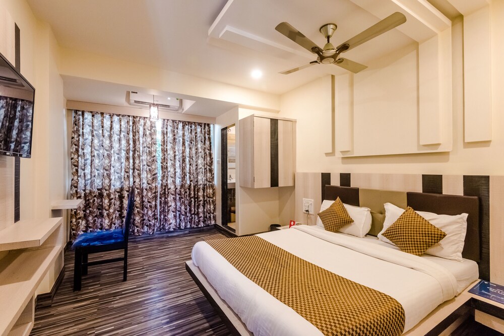 OYO Rana Residency Near Western Express Highway Metro Station