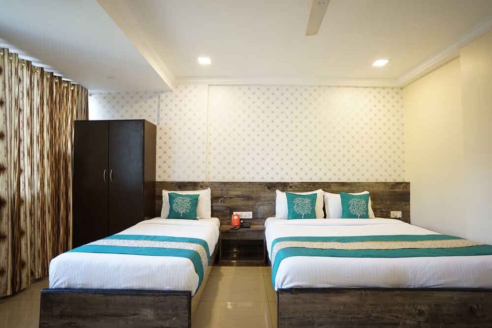 OYO Rana Residency Near Western Express Highway Metro Station