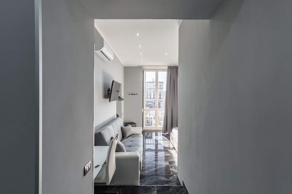 Hotel Bella Napoli Suites